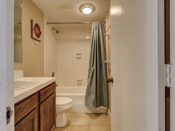 Two bedrooms Condo. Great Location on Palmetto Dunes