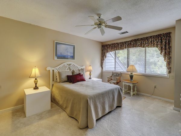 Two bedrooms Condo. Great Location on Palmetto Dunes