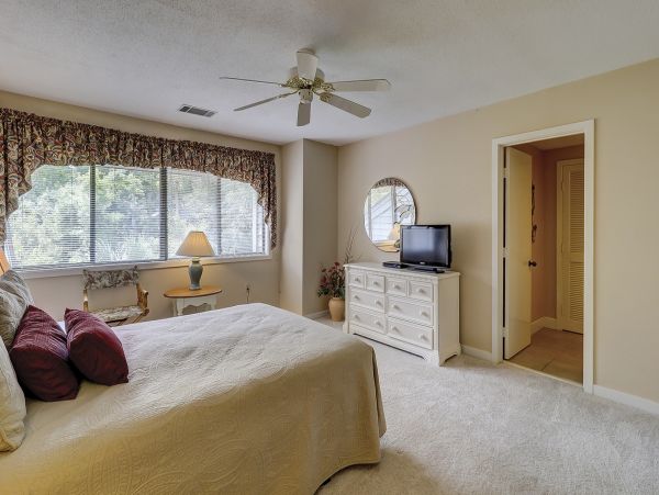 Two bedrooms Condo. Great Location on Palmetto Dunes