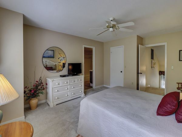 Two bedrooms Condo. Great Location on Palmetto Dunes