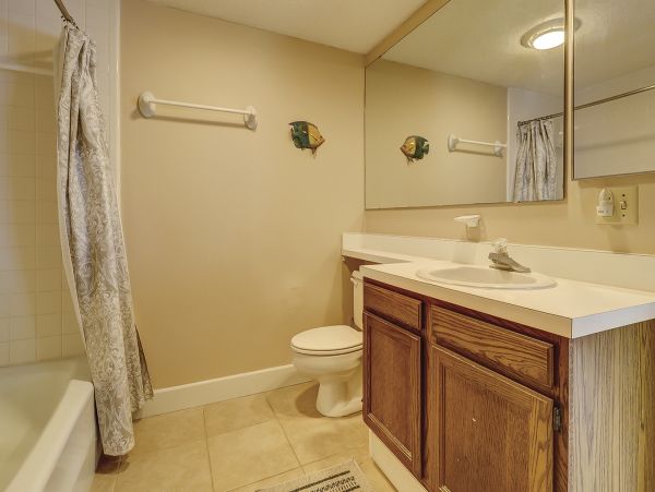 Two bedrooms Condo. Great Location on Palmetto Dunes