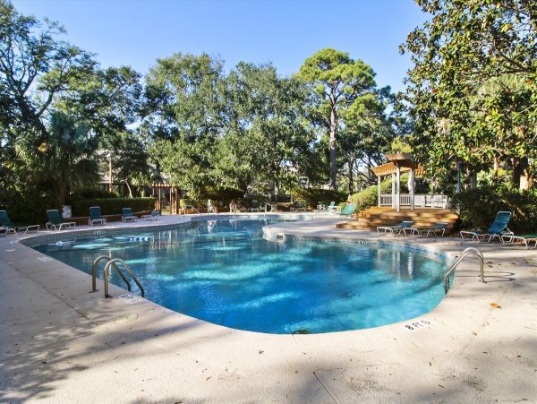 Two bedrooms Condo. Great Location on Palmetto Dunes