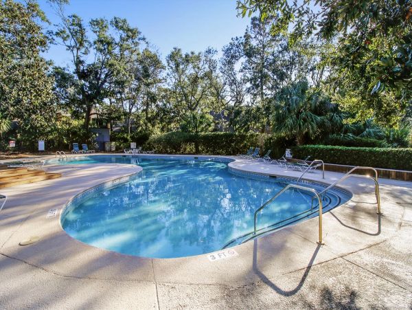 Two bedrooms Condo. Great Location on Palmetto Dunes