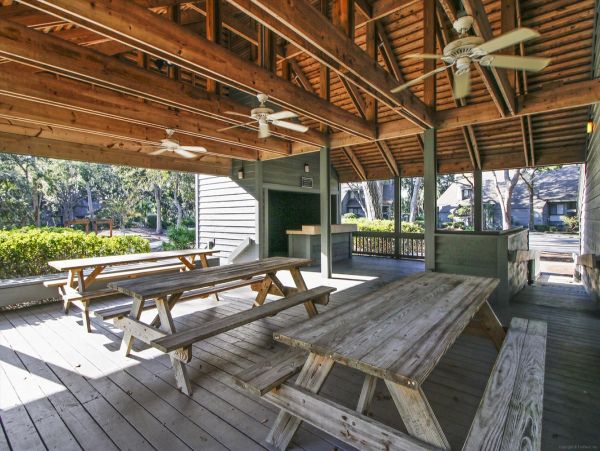 Two bedrooms Condo. Great Location on Palmetto Dunes