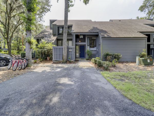Two bedrooms Condo. Great Location on Palmetto Dunes