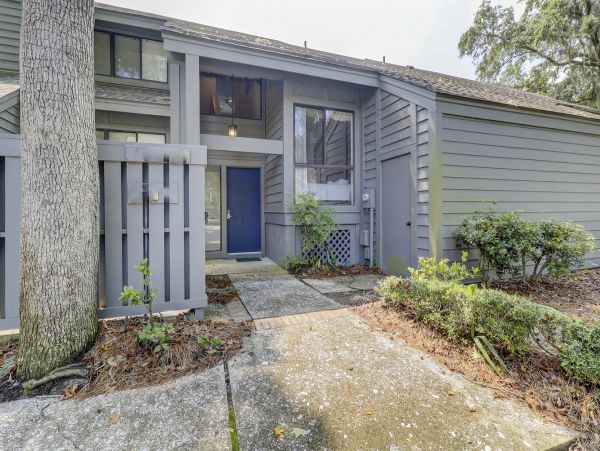 Two bedrooms Condo. Great Location on Palmetto Dunes