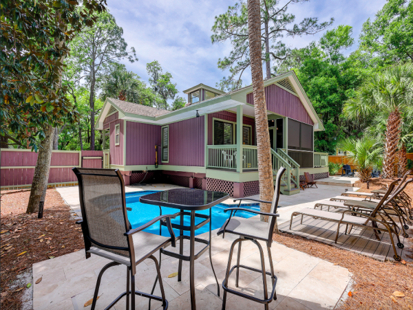 Hilton Head Charming 3-Bedroom Home with Private Heated Pool and Prime Location