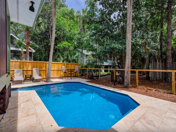 Hilton Head Charming 3-Bedroom Home with Private Heated Pool and Prime Location