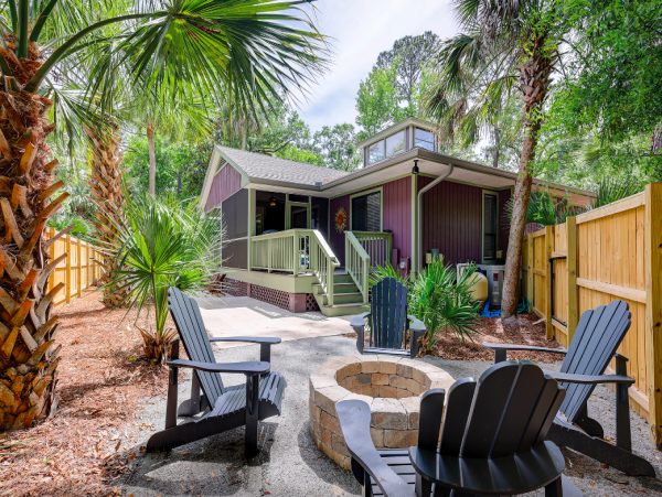 Hilton Head Charming 3-Bedroom Home with Private Heated Pool and Prime Location