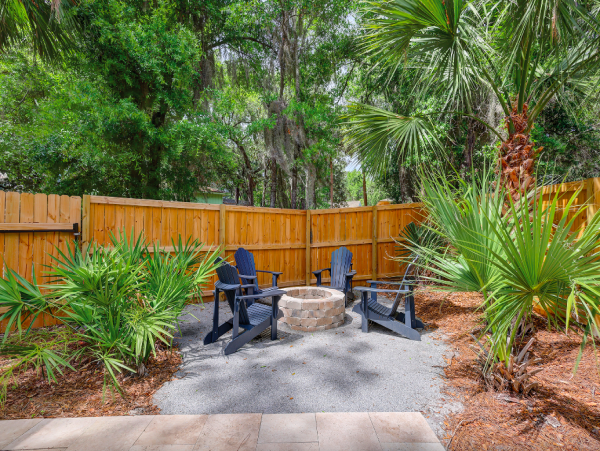 Hilton Head Charming 3-Bedroom Home with Private Heated Pool and Prime Location