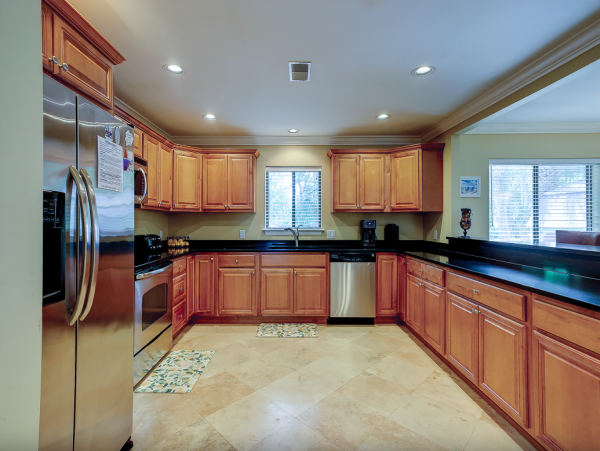 Hilton Head Charming 3-Bedroom Home with Private Heated Pool and Prime Location
