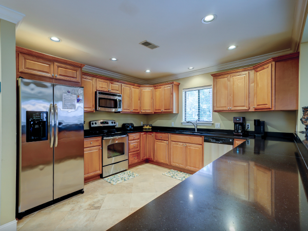 Hilton Head Charming 3-Bedroom Home with Private Heated Pool and Prime Location