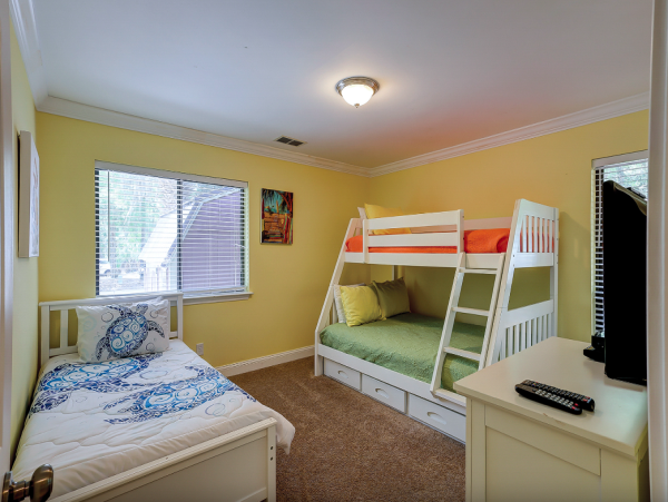 Hilton Head Charming 3-Bedroom Home with Private Heated Pool and Prime Location