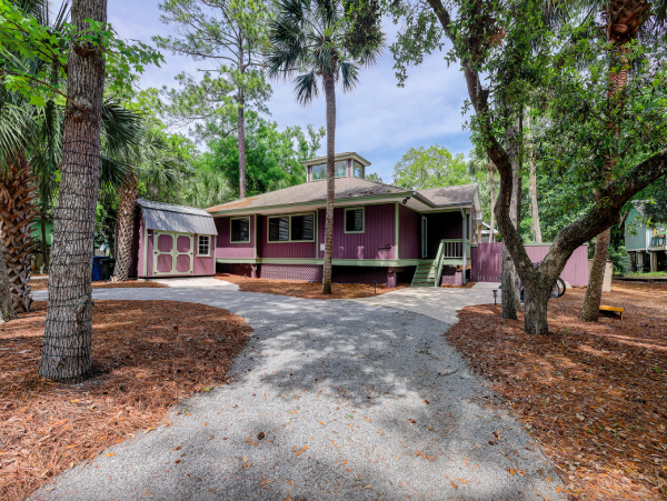 Hilton Head Charming 3-Bedroom Home with Private Heated Pool and Prime Location