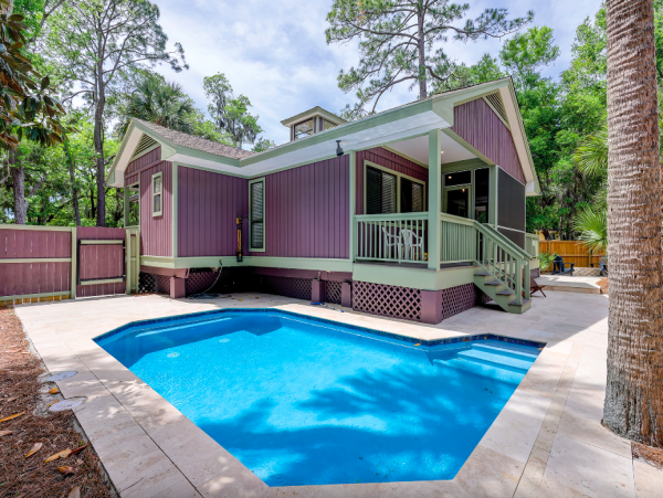 Hilton Head Charming 3-Bedroom Home with Private Heated Pool and Prime Location