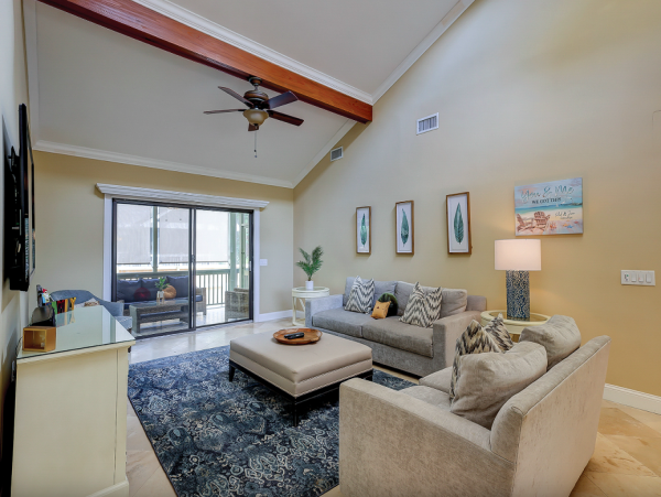 Hilton Head Charming 3-Bedroom Home with Private Heated Pool and Prime Location