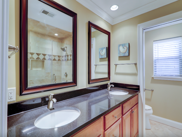 Hilton Head Charming 3-Bedroom Home with Private Heated Pool and Prime Location