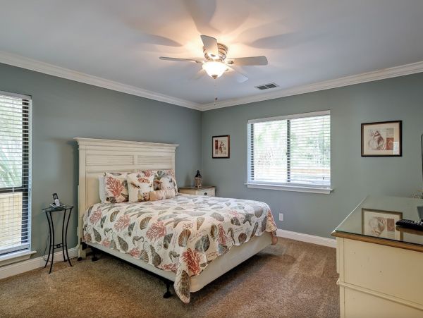 Hilton Head Charming 3-Bedroom Home with Private Heated Pool and Prime Location