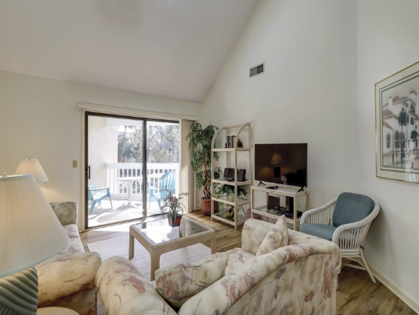 2 Bedroom - 2 Bathroom Villa 0.4 miles to the beach
