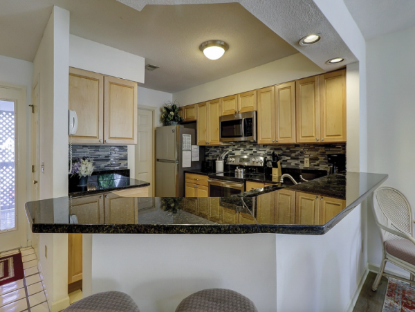2 Bedroom - 2 Bathroom Villa 0.4 miles to the beach