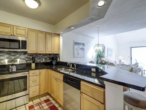 2 Bedroom - 2 Bathroom Villa 0.4 miles to the beach
