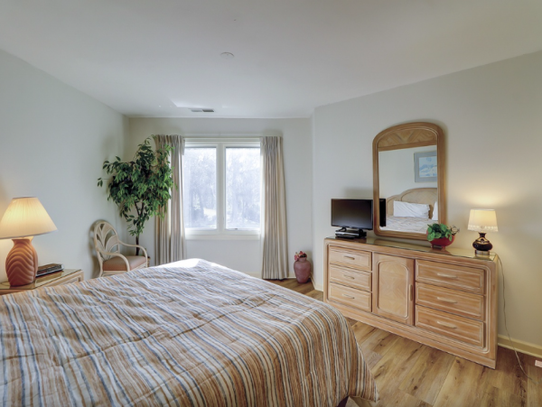 2 Bedroom - 2 Bathroom Villa 0.4 miles to the beach