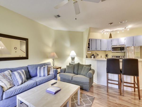 3 Bedroom - 3 Bathroom Dog friendly Townhome in Ocean Breeze, Hilton head 0.4 miles to the beach