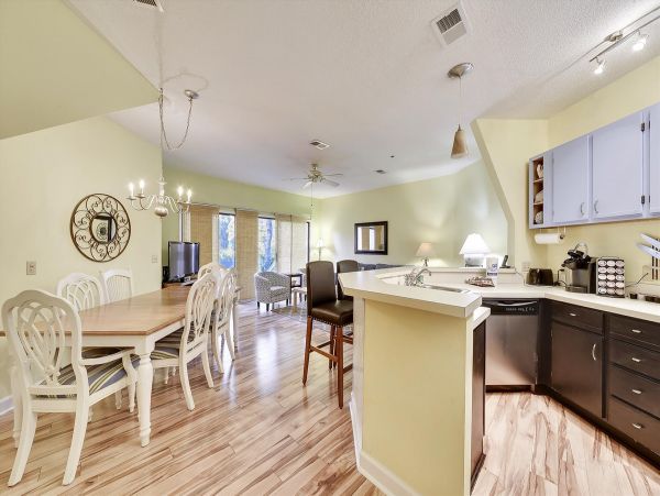 3 Bedroom - 3 Bathroom Dog friendly Townhome in Ocean Breeze, Hilton head 0.4 miles to the beach