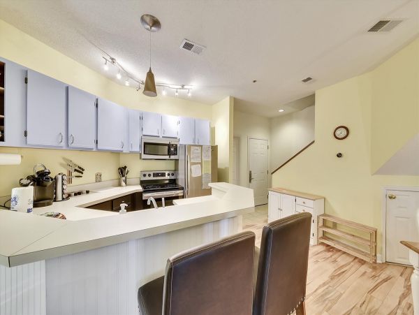3 Bedroom - 3 Bathroom Dog friendly Townhome in Ocean Breeze, Hilton head 0.4 miles to the beach