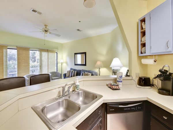 3 Bedroom - 3 Bathroom Dog friendly Townhome in Ocean Breeze, Hilton head 0.4 miles to the beach