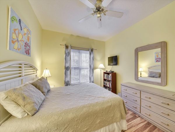 3 Bedroom - 3 Bathroom Dog friendly Townhome in Ocean Breeze, Hilton head 0.4 miles to the beach
