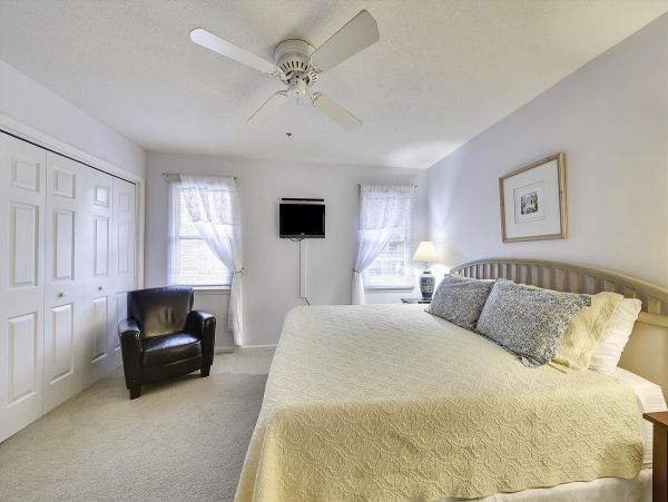 3 Bedroom - 3 Bathroom Dog friendly Townhome in Ocean Breeze, Hilton head 0.4 miles to the beach