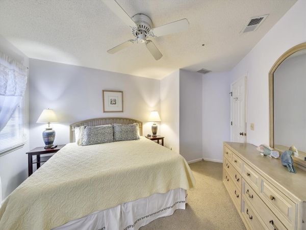 3 Bedroom - 3 Bathroom Dog friendly Townhome in Ocean Breeze, Hilton head 0.4 miles to the beach