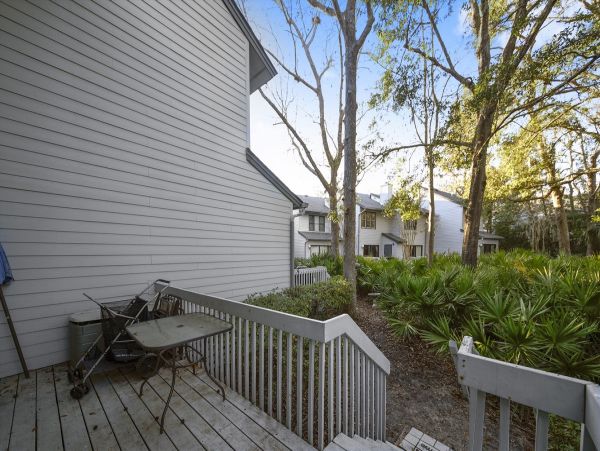 3 Bedroom - 3 Bathroom Dog friendly Townhome in Ocean Breeze, Hilton head 0.4 miles to the beach