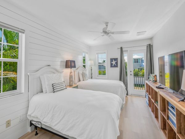 Holmes Beach Waterfront 4 Bedroom Home & Boat Dock