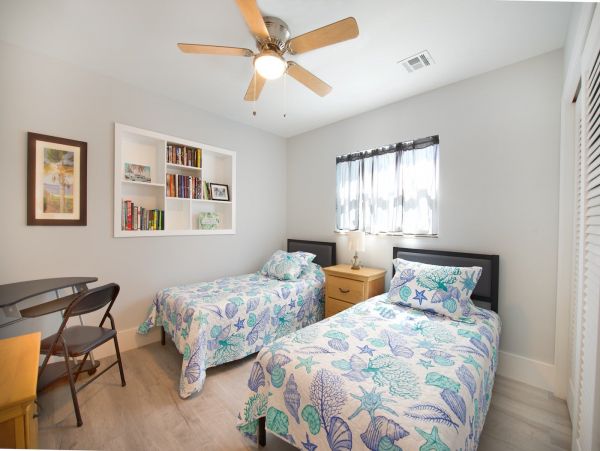Charming Vacation Home in Fort Myers 8 Guests Walk To Beach