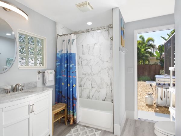 Charming Vacation Home in Fort Myers 8 Guests Walk To Beach