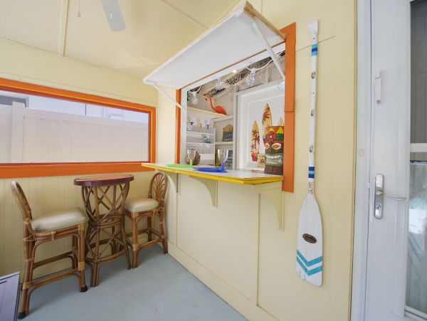 Charming Vacation Home in Fort Myers 8 Guests Walk To Beach