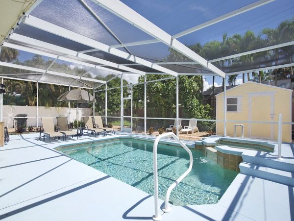 Charming Vacation Home in Fort Myers 8 Guests Walk To Beach