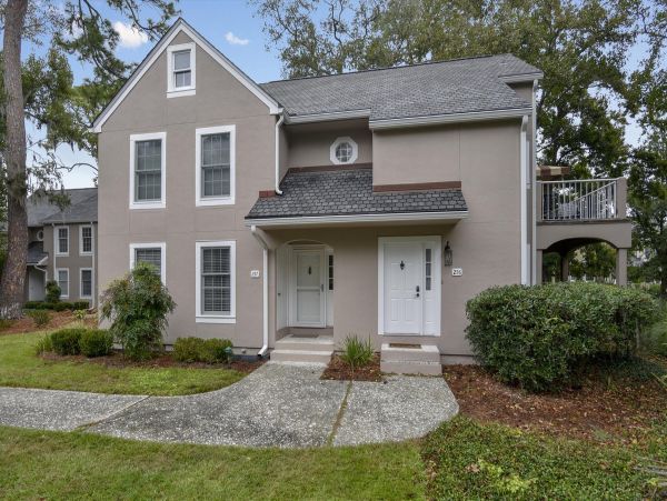 First Floor 2 Bedroom Condo Sleeps 6 Guests
