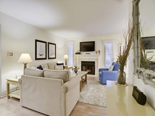 First Floor 2 Bedroom Condo Sleeps 6 Guests
