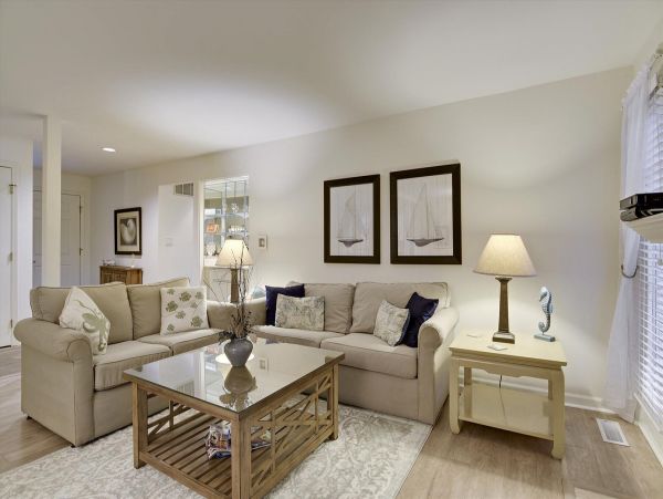 First Floor 2 Bedroom Condo Sleeps 6 Guests