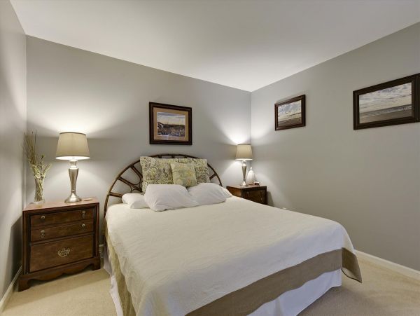 First Floor 2 Bedroom Condo Sleeps 6 Guests