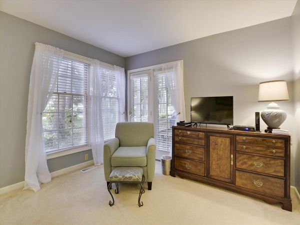 First Floor 2 Bedroom Condo Sleeps 6 Guests