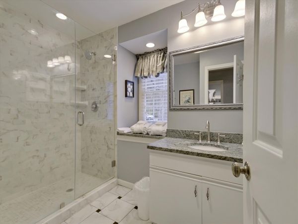 First Floor 2 Bedroom Condo Sleeps 6 Guests