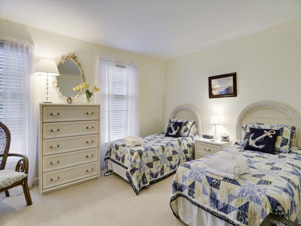 First Floor 2 Bedroom Condo Sleeps 6 Guests