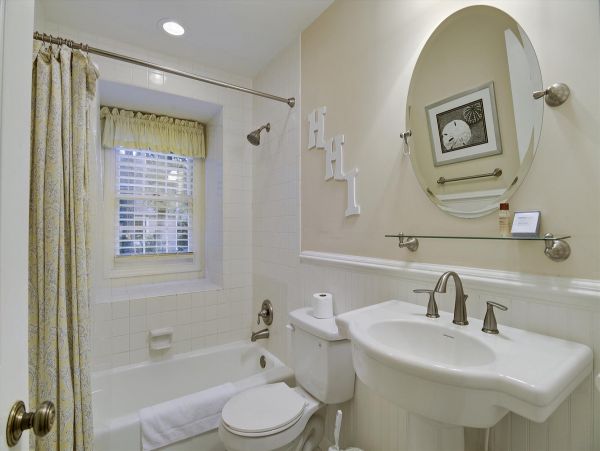 First Floor 2 Bedroom Condo Sleeps 6 Guests