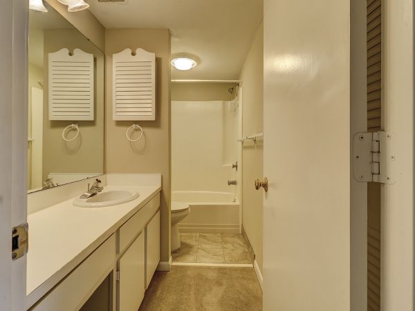 Four bedroom Townhome with shared pool access