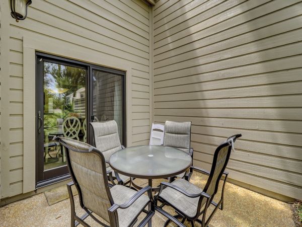 Four bedroom Townhome with shared pool access