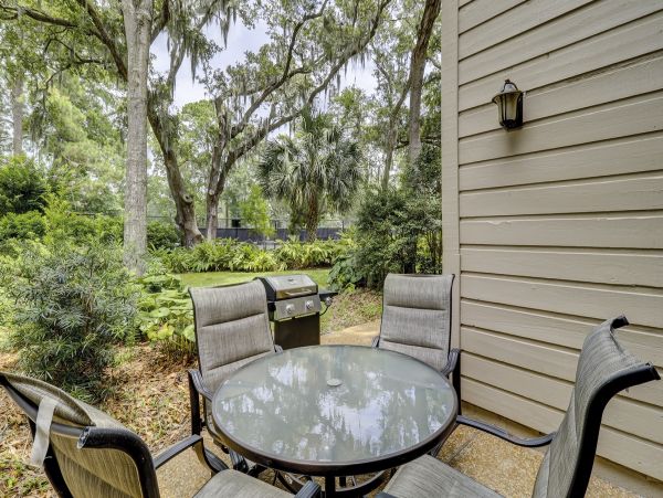 Four bedroom Townhome with shared pool access